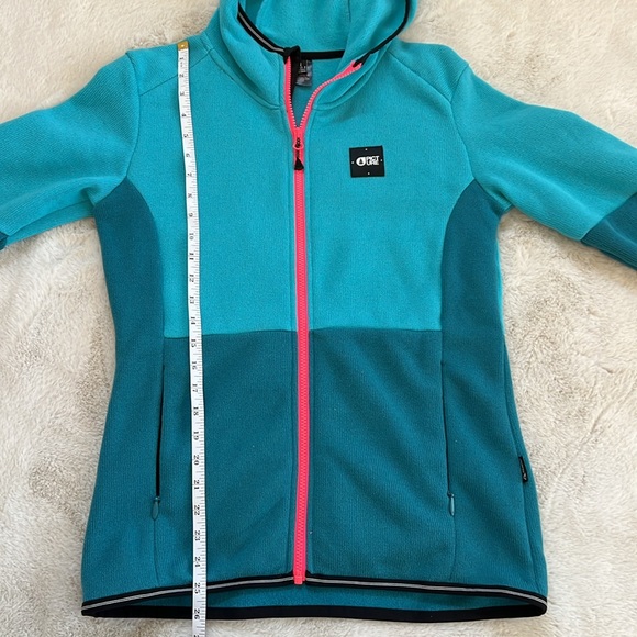 Picture zip up fleece hoodie. Size M - Picture 9 of 10